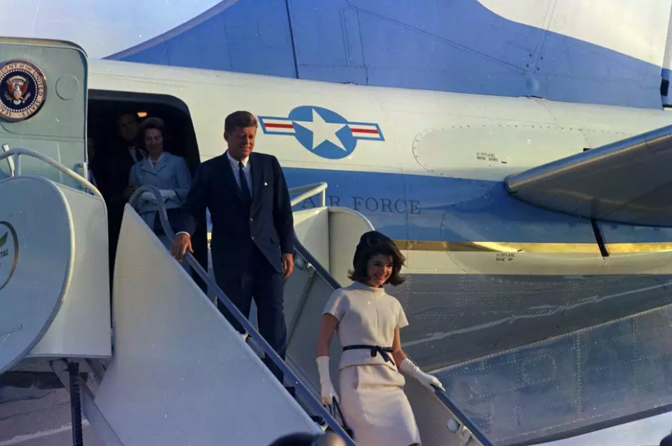 Please, US Air Force, Don’t Let Trump Schlock Up Air Force One’s Iconic Appearance